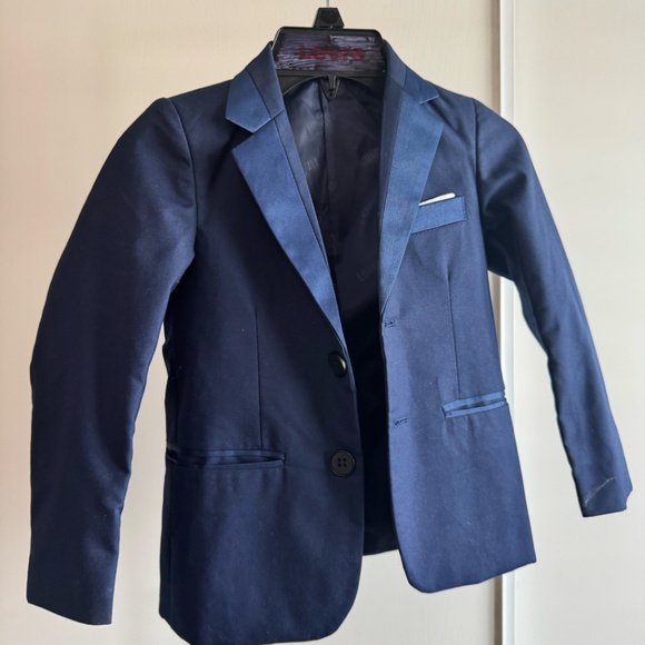 Boys 3 Piece Suit - Picture 5 of 8